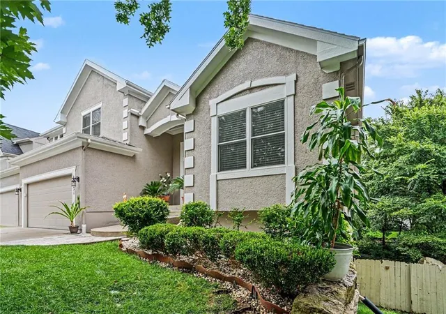 Photo 5 of Single family home for sale at 5821 Bedford Ave, Kansas City, MO 64151 | MLS# 2634889 | Listing updated on 2026-08-22