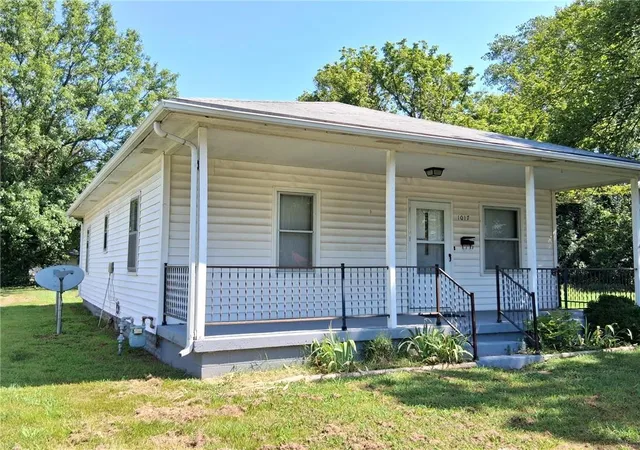 Photo 3 of Single family home for sale at 1017 E 14th Street, Pittsburg, KS 66762 | MLS# 2634890 | Listing updated on 2026-08-04