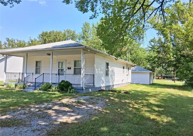 Photo 3 of Single family home for sale at 1017 E 14th Street, Pittsburg, KS 66762 | MLS# 2634890 | Listing updated on 2026-08-04