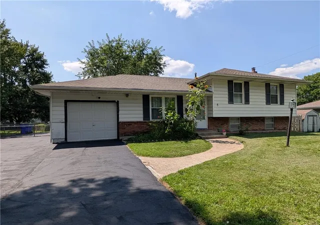 1st image of 8 Nw Noel St, Lees Summit, MO 64063 | MLS# 2634896
