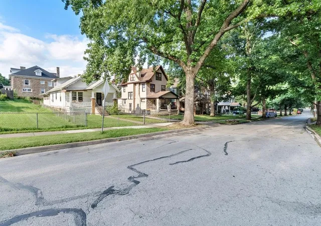 3rd image of 3908 Norledge Ave, Kansas City, MO 64123 | MLS# 2634898