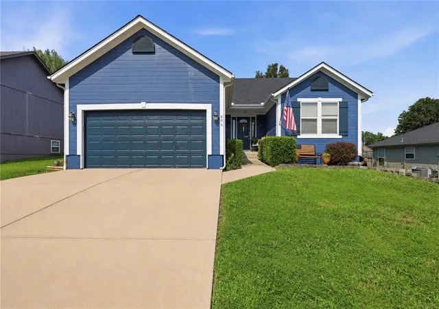 1st image of 846 Sw Country Hill Dr, Grain Valley, MO 64029 | MLS# 2634906