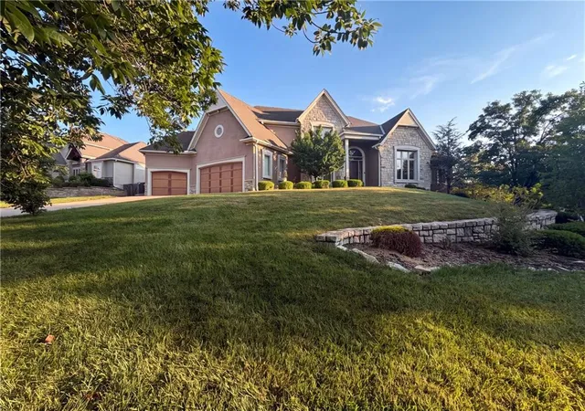 Photo 1 of Single family home for sale at 6003 N Cosby Ct, Kansas City, MO 64151 | MLS# 2634908 | Listing updated on 2026-10-17