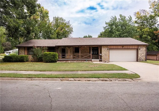 2nd image of 624 N 15th St, Independence, KS 67301 | MLS# 2634911