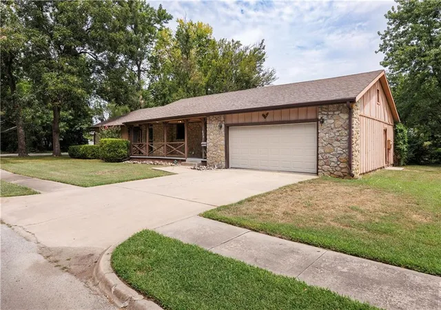 3rd image of 624 N 15Th St, Independence, KS 67301 | MLS# 2634911