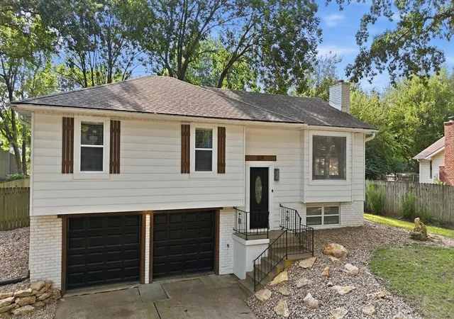 Photo 3 of Sale Pending at 319 N Cleveland Ave, Belton, MO 64012 | MLS# 2634914 | Listing updated on 2026-09-01