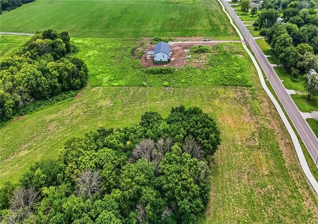 Photo 3 of Sale Pending at 1007 N Ward Rd, Raymore, MO 64083 | MLS# 2634915 | Listing updated on 2026-08-21