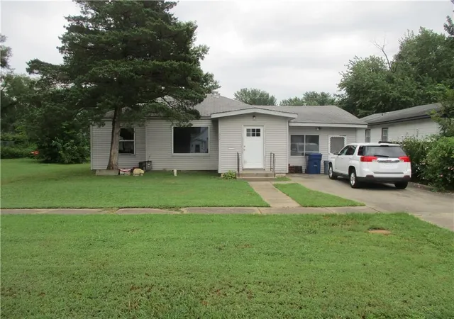 1st image of 510 S Vermont Ave, Columbus, KS 66725 | MLS# 2634918
