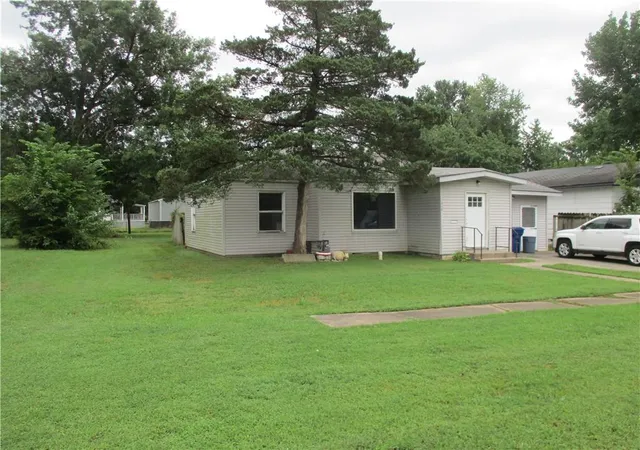 2nd image of 510 S Vermont Ave, Columbus, KS 66725 | MLS# 2634918