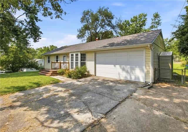 Photo 3 of Sale Pending at 5728 Northern Ave, Raytown, MO 64133 | MLS# 2634919 | Listing updated on 2026-08-29