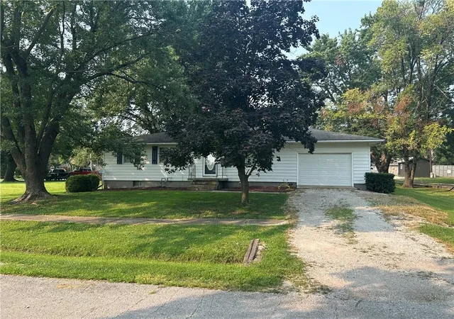 Photo 3 of Single family home for sale at 305 Fir St, Garden City, MO 64747 | MLS# 2634923 | Listing updated on 2026-08-05