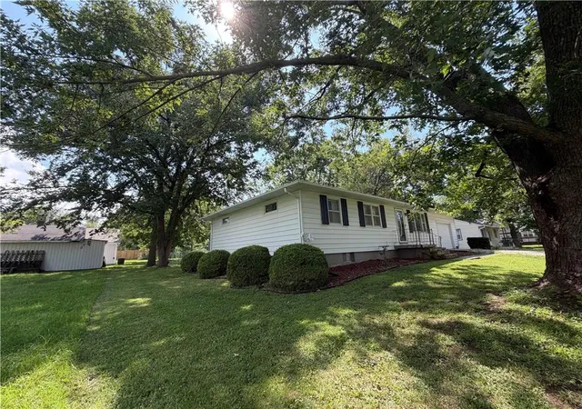 Photo 3 of Single family home for sale at 305 Fir St, Garden City, MO 64747 | MLS# 2634923 | Listing updated on 2026-08-05