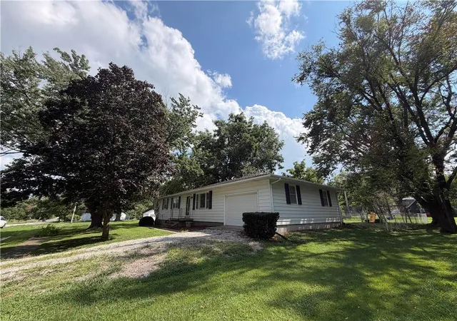Photo 4 of Single family home for sale at 305 Fir St, Garden City, MO 64747 | MLS# 2634923 | Listing updated on 2026-08-05