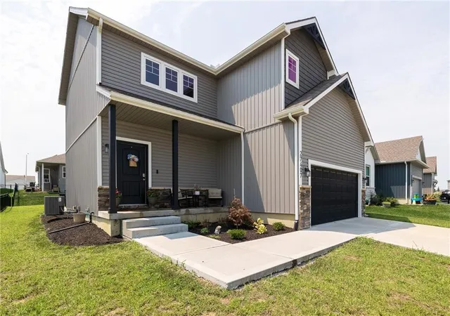 Photo 2 of Sale Pending at 27407 E Sycamore St, Lees Summit, MO 64086 | MLS# 2634927 | Listing updated on 2026-09-28