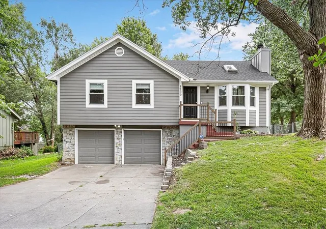 Photo 1 of Single family home for sale at 8209 Nw 79th Terrace, Kansas City, MO 64152 | MLS# 2634928 | Listing updated on 2026-08-26