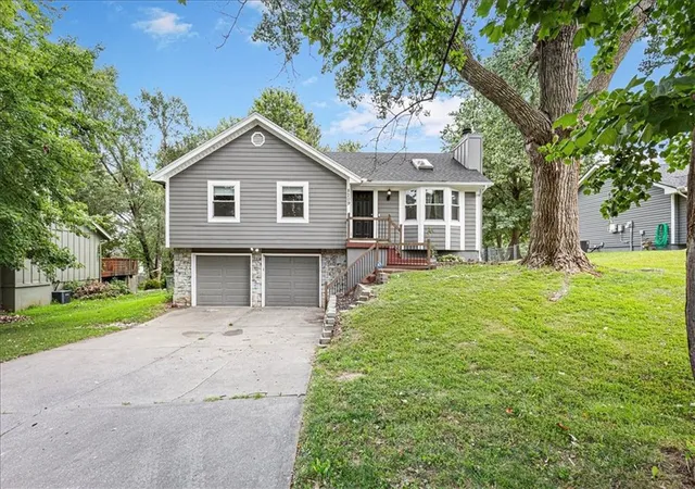 Photo 2 of Single family home for sale at 8209 Nw 79th Terrace, Kansas City, MO 64152 | MLS# 2634928 | Listing updated on 2026-08-26