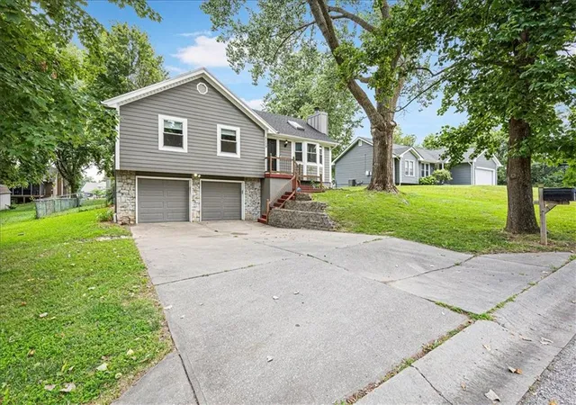 Photo 3 of Single family home for sale at 8209 Nw 79th Terrace, Kansas City, MO 64152 | MLS# 2634928 | Listing updated on 2026-08-26