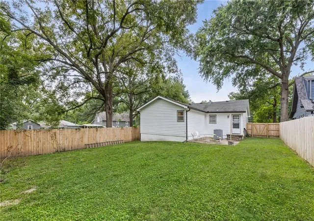 19th image of 2507 Maple Ave, Leavenworth, KS 66048 | MLS# 2634931