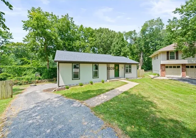 2nd image of 8209 W 56th Terrace, Mission, KS 66202 | MLS# 2634934