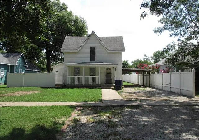 1st image of 530 S Pennsylvania Ave, Columbus, KS 66725 | MLS# 2634936
