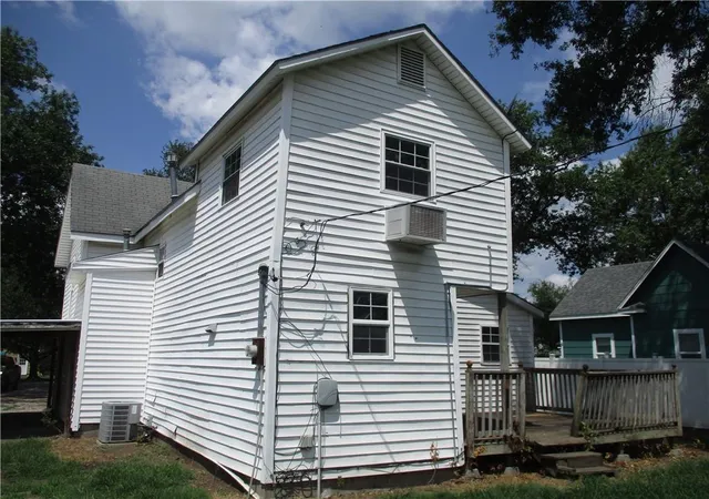 3rd image of 530 S Pennsylvania Ave, Columbus, KS 66725 | MLS# 2634936