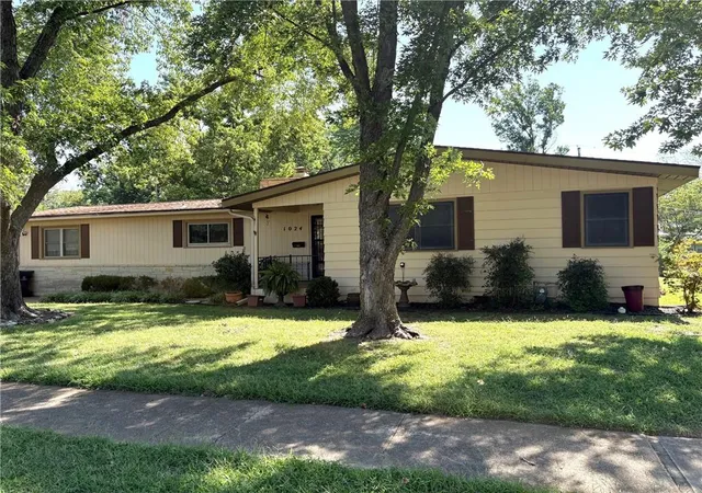 1st image of 1024 N 17th Pl, Independence, KS 67301 | MLS# 2634940