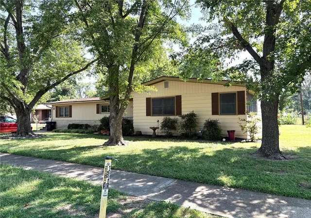 2nd image of 1024 N 17th Pl, Independence, KS 67301 | MLS# 2634940