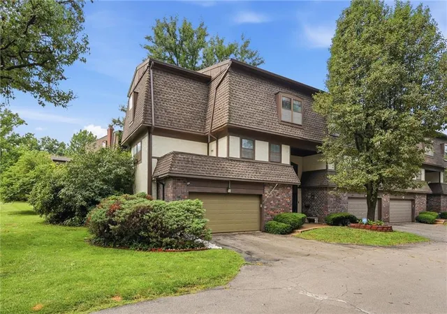 Photo 2 of Townhouse for sale at 10162 Locust St #8, Kansas City, MO 64131 | MLS# 2634950 | Listing updated on 2026-08-17