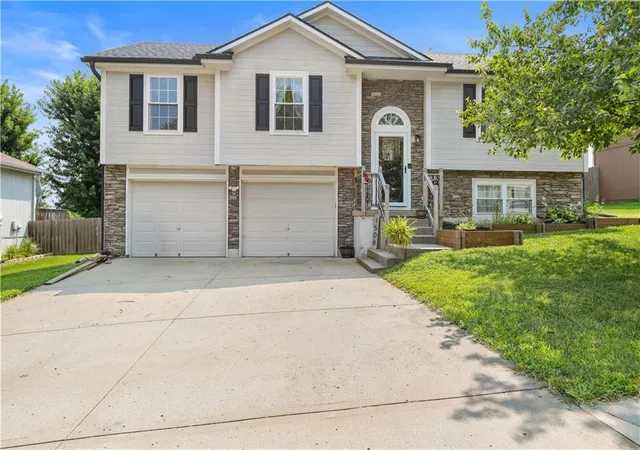 1st image of 1508 Nw Nicholas Dr, Grain Valley, MO 64029 | MLS# 2634959