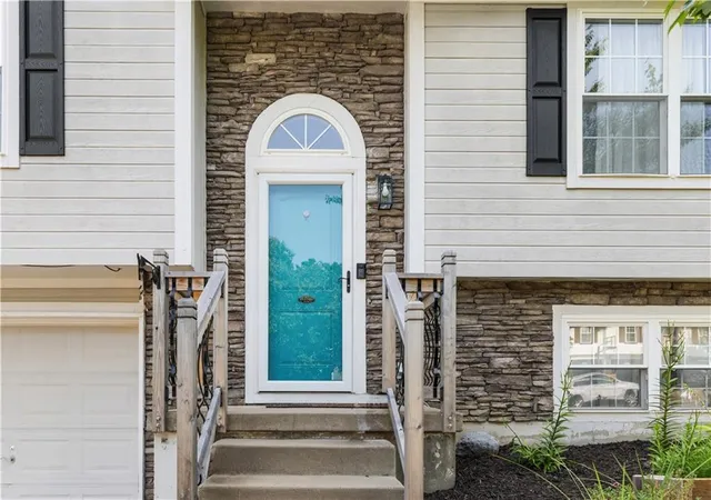 2nd image of 1508 Nw Nicholas Dr, Grain Valley, MO 64029 | MLS# 2634959