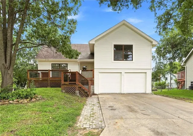 1st image of 1517 Scarborough St, Olathe, KS 66062 | MLS# 2634960