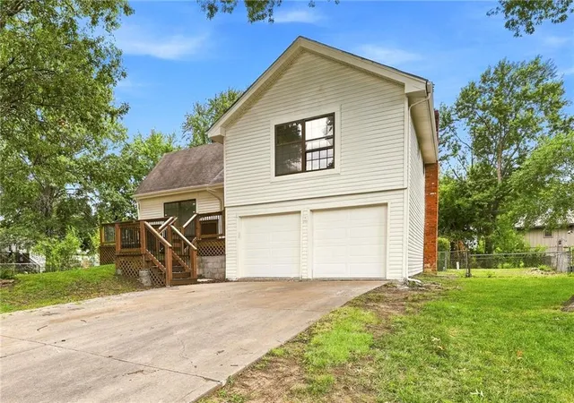 2nd image of 1517 Scarborough St, Olathe, KS 66062 | MLS# 2634960