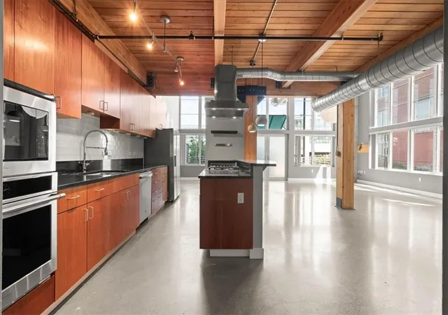 Photo 3 of Condo for sale at 210 W 5th Street #101, Kansas City, MO 64105 | MLS# 2634964 | Listing updated on 2026-08-23