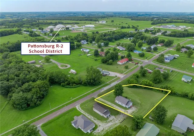 Photo 2 of Single family home for sale at 304 4th Street, Pattonsburg, MO 64670 | MLS# 2634965 | Listing updated on 2026-08-10