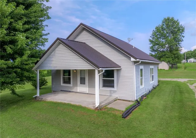 Photo 4 of Single family home for sale at 304 4th Street, Pattonsburg, MO 64670 | MLS# 2634965 | Listing updated on 2026-08-10