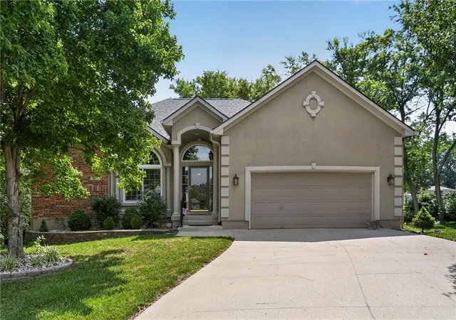 Photo 1 of Sale Pending at 1827 S Jones Ct, Independence, MO 64057 | MLS# 2634966 | Listing updated on 2026-08-31