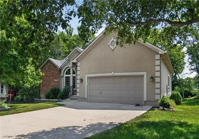 Photo 2 of Sale Pending at 1827 S Jones Ct, Independence, MO 64057 | MLS# 2634966 | Listing updated on 2026-08-31