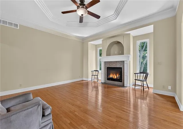 Photo 4 of Sale Pending at 1827 S Jones Ct, Independence, MO 64057 | MLS# 2634966 | Listing updated on 2026-08-31