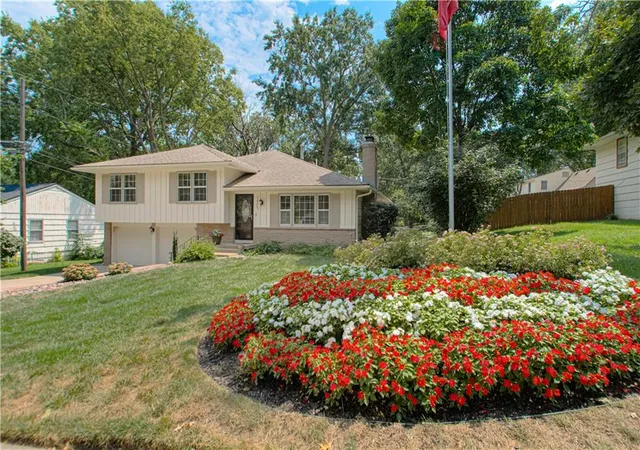 Photo 1 of Sale Pending at 3405 Ne 49th Terrace, Kansas City, MO 64119 | MLS# 2634972 | Listing updated on 2026-08-23