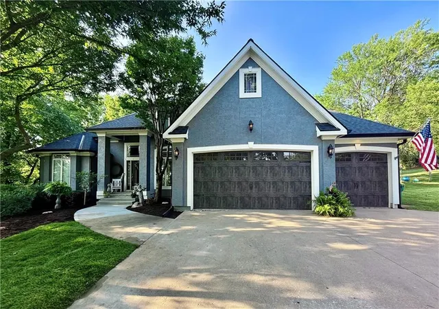 3rd image of 13810 Grove Ave, Bonner Springs, KS 66012 | MLS# 2634986