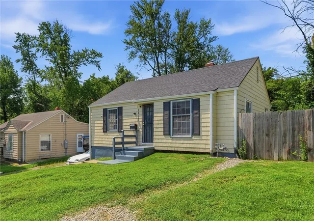 Photo 3 of Single family home for sale at 7617 Sni A Bar Ter, Kansas City, MO 64129 | MLS# 2634991 | Listing updated on 2026-09-08