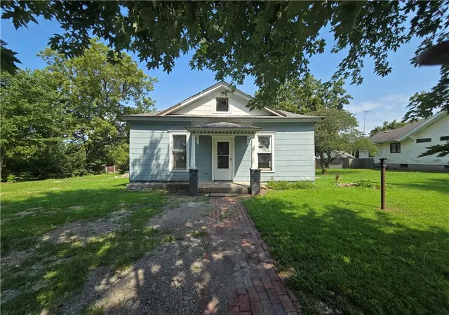 1st image of 810 William St, Effingham, KS 66023 | MLS# 2634995