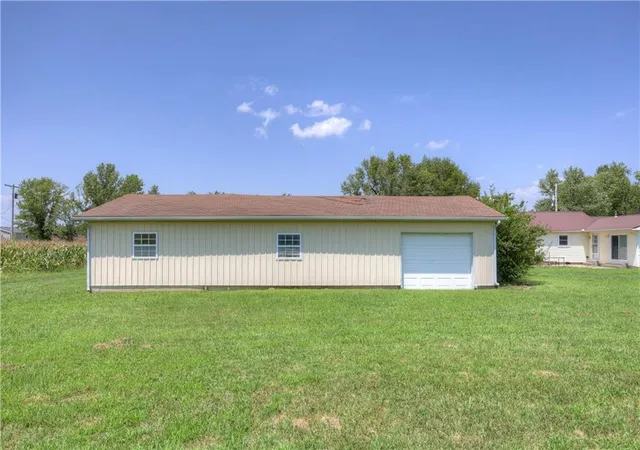 image of 1030 W Country Rd, Columbus, KS 66725 | MLS# 2634999