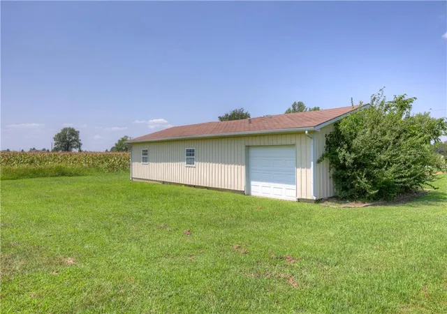 image of 1030 W Country Rd, Columbus, KS 66725 | MLS# 2634999