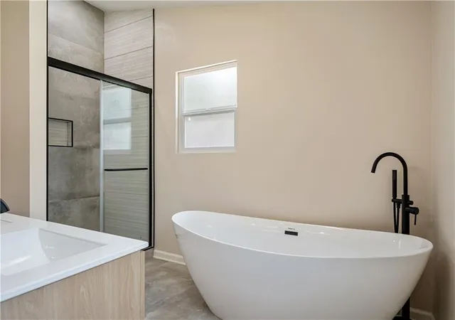 4th image of 5701 N Highland Ave, Gladstone, MO 64118 | MLS# 2635002