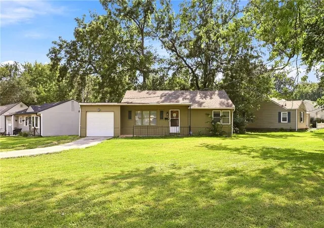 1st image of 7400 Lamar Ave, Overland Park, KS 66204 | MLS# 2635004
