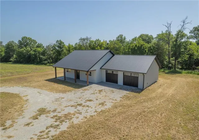 1st image of 17707 S 2200 Rd, Nevada, MO 64772 | MLS# 2635015