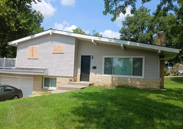 2nd image of 517 Brown Circle Dr, Osawatomie, KS 66064 | MLS# 2635022