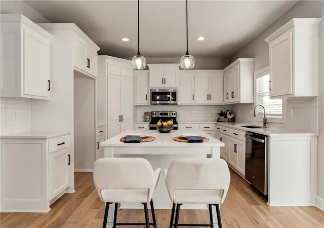 2nd image of 28501 W 161st Ter, Gardner, KS 66030 | MLS# 2635027