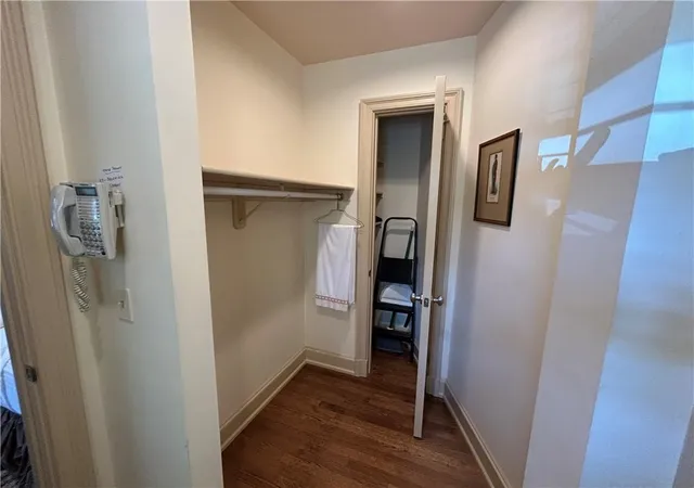 2nd image of 5049 Wornall Rd, Kansas City, MO 64112